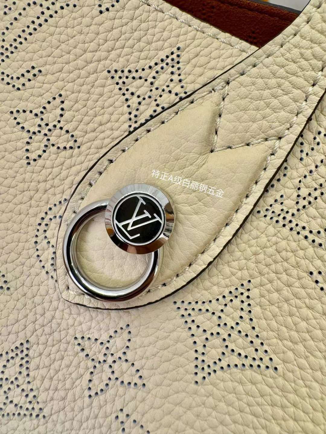 Louis Vuitton M21849 Cowhide shopping bag view 3