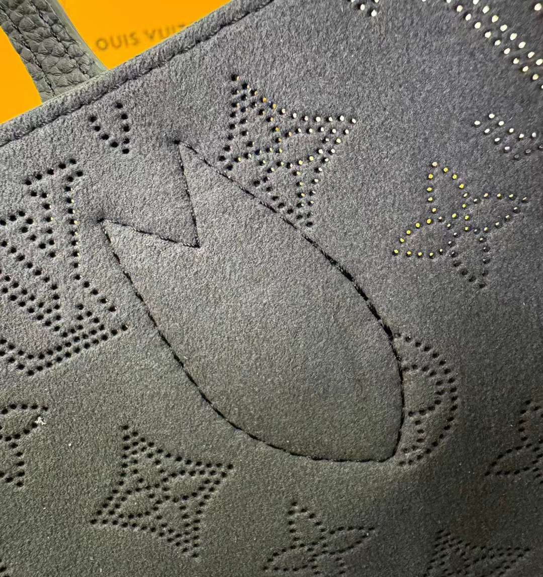 Louis Vuitton M21848 Cowhide shopping bag view 7