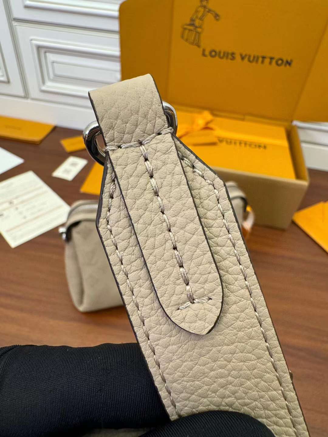Louis Vuitton Mahina Hand It All view 3