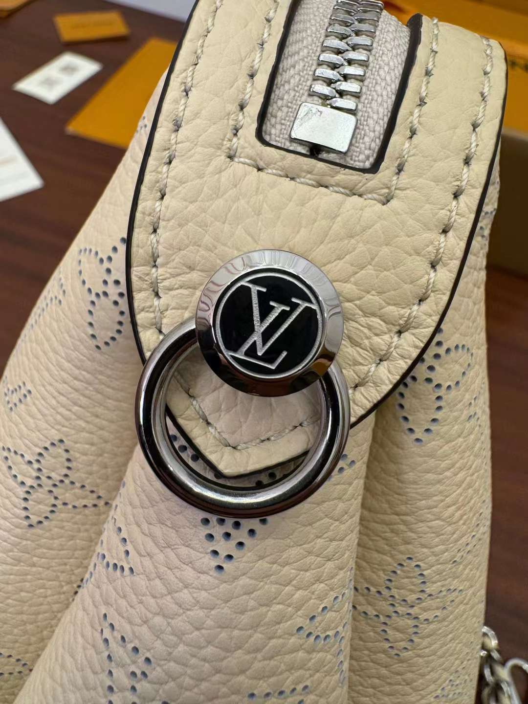 Louis Vuitton Mahina Hand It All view 6