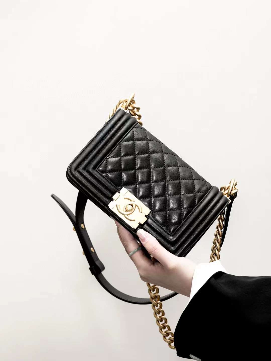 Chanel boy handbag view 1