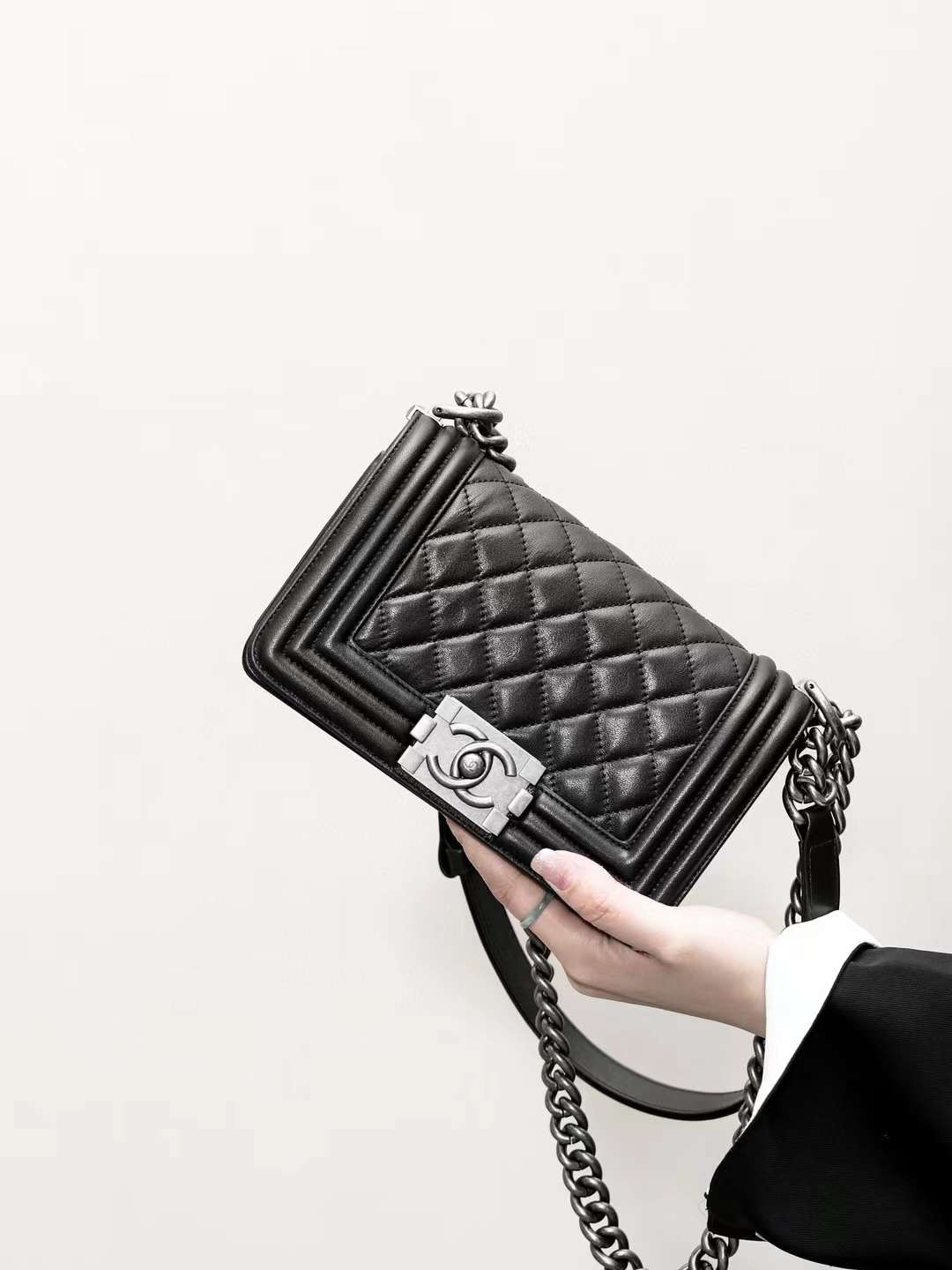 Chanel boy handbag view 2