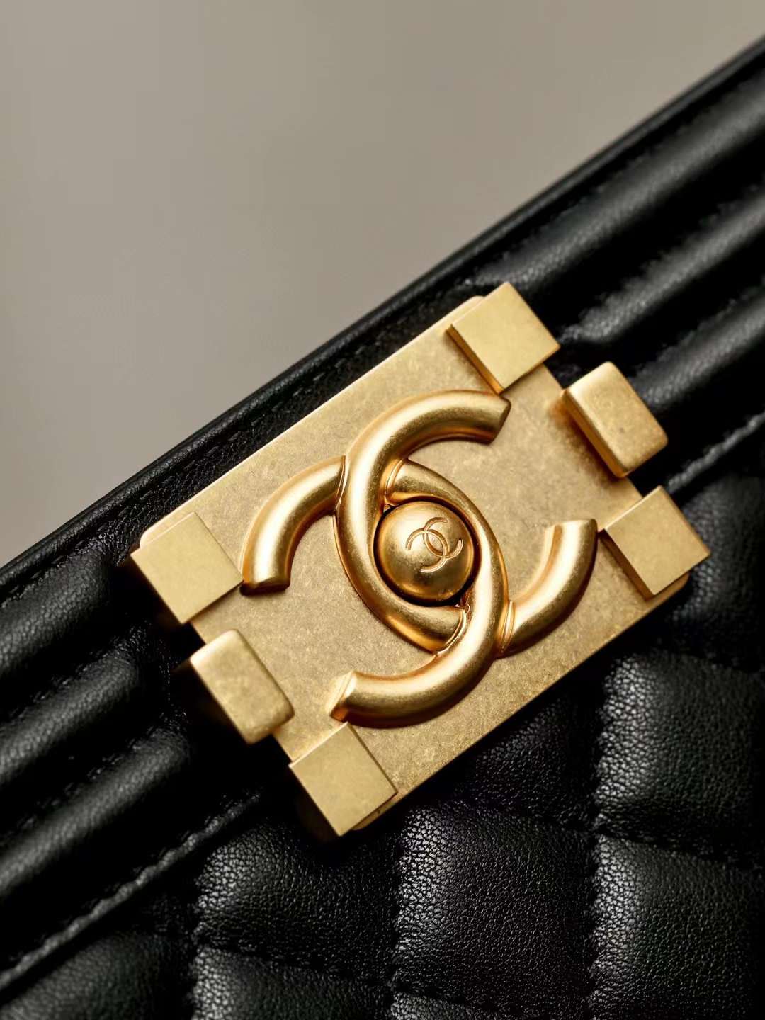Chanel boy handbag view 4