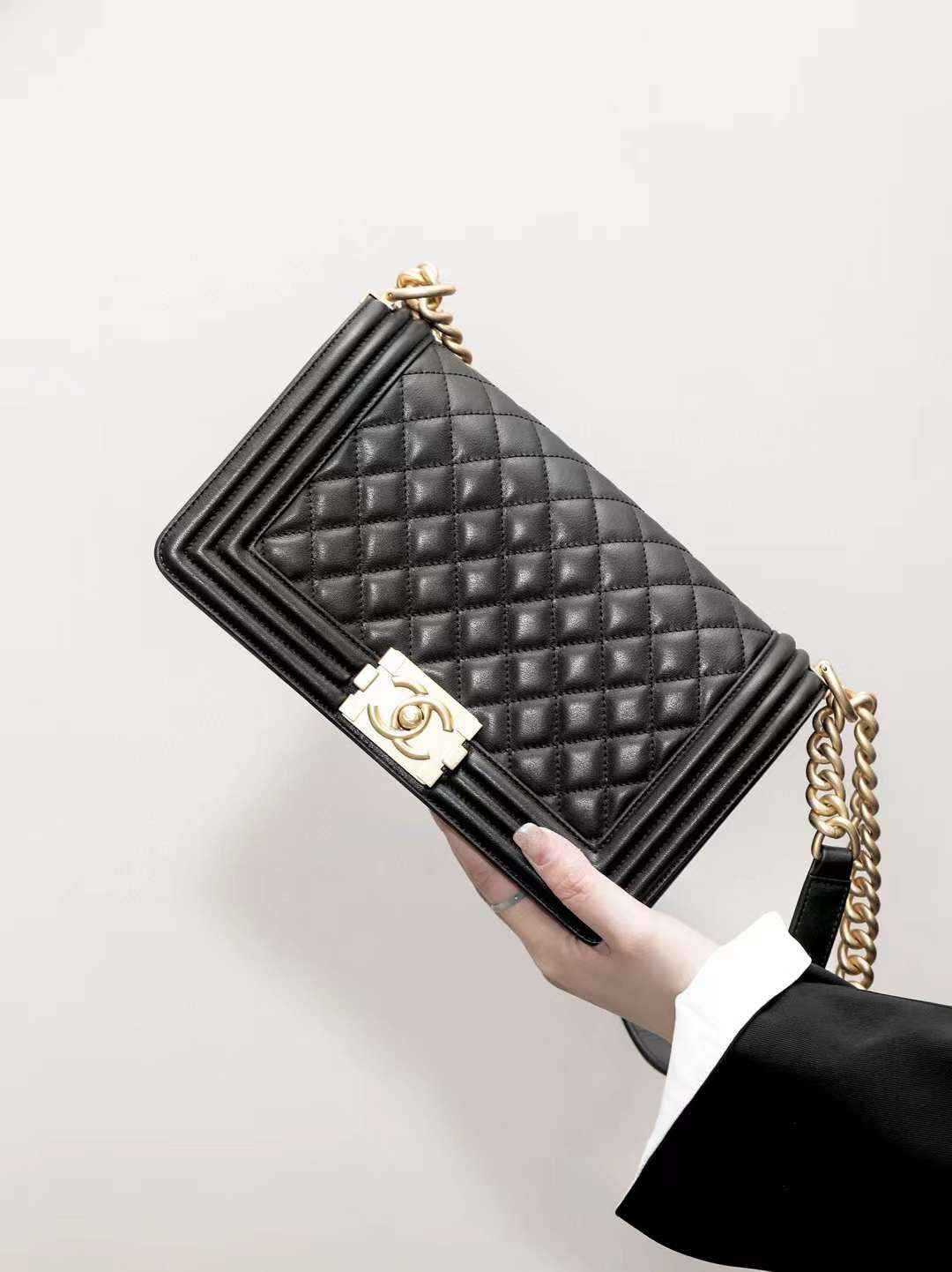 Chanel boy handbag view 2