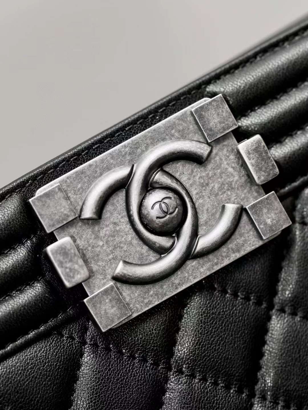 Chanel boy handbag view 5