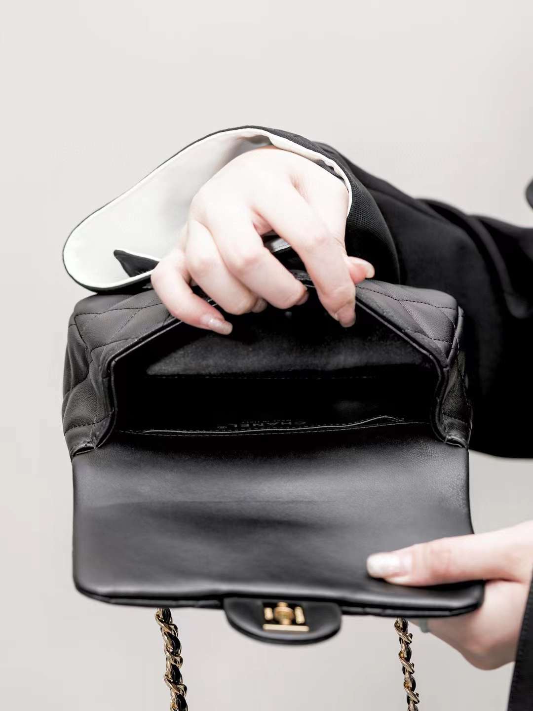 Chanel 24S Resin wrist flap bag view 3