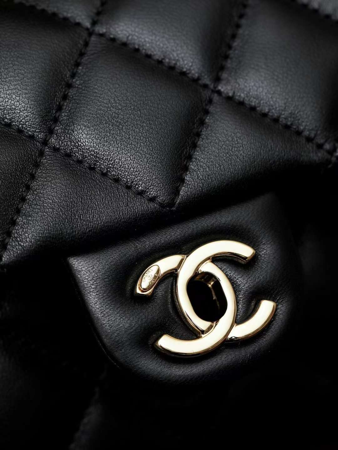 Chanel 24S Resin wrist flap bag view 7