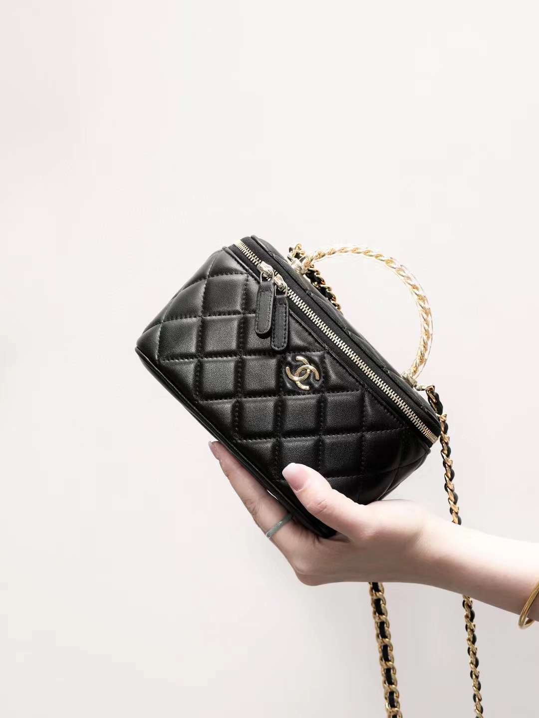 Chanel clutch with chain view 1