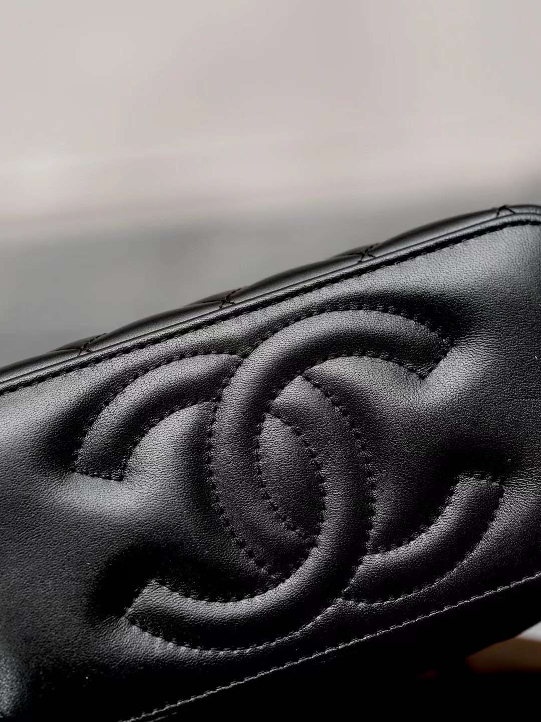 Chanel clutch with chain view 4
