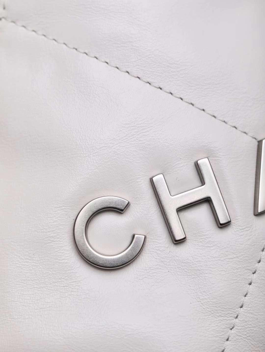 Chanel 23ss Mini 22bag view 9