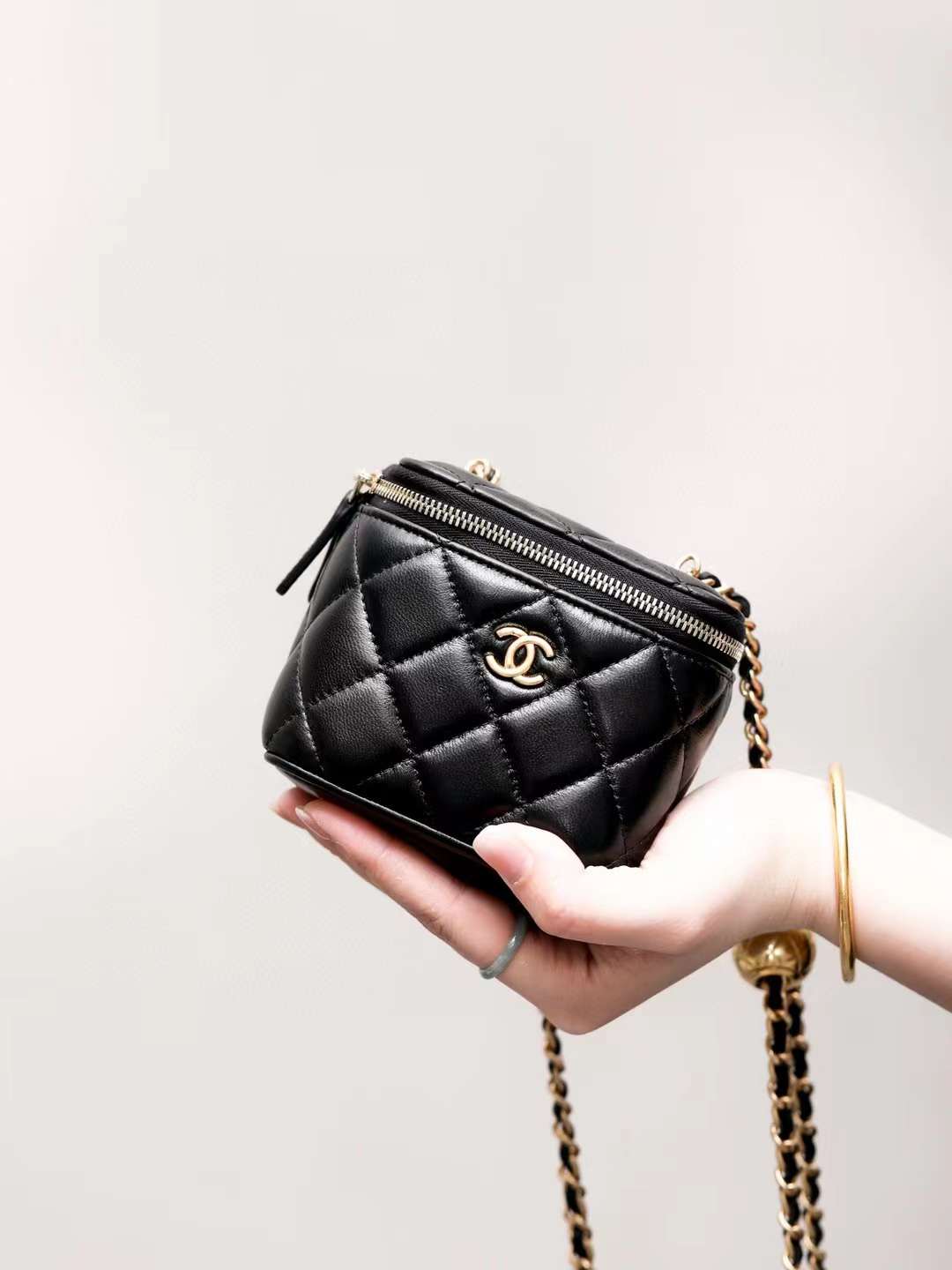 Chanel 2024 NEW Classic golden ball red envelope view 1