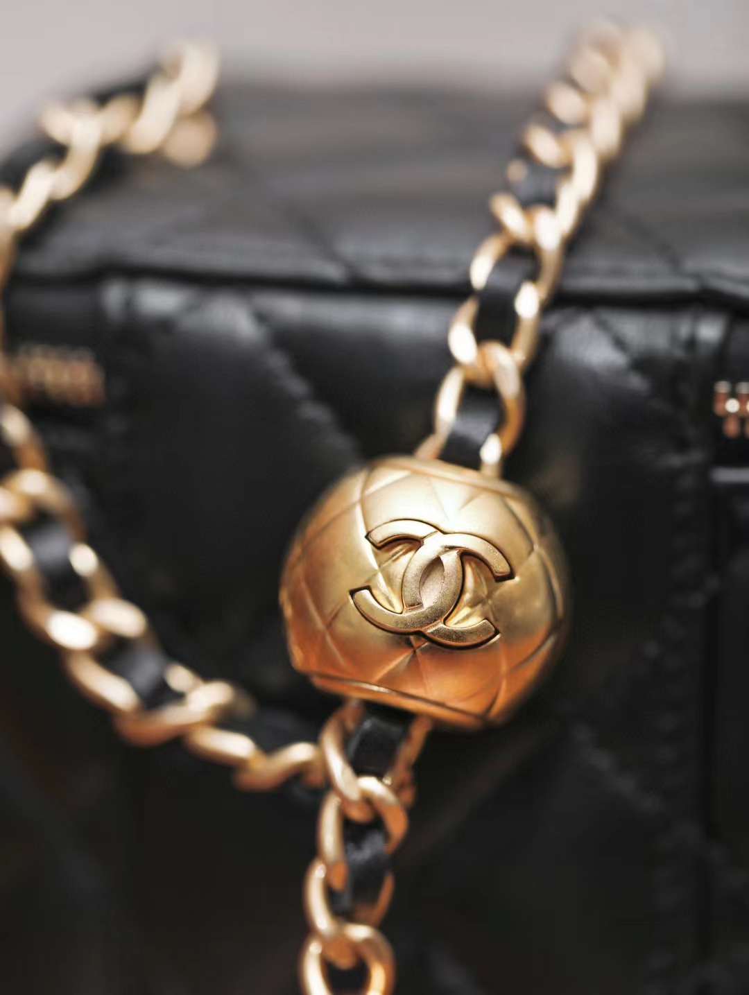 Chanel 2024 NEW Classic golden ball red envelope view 6