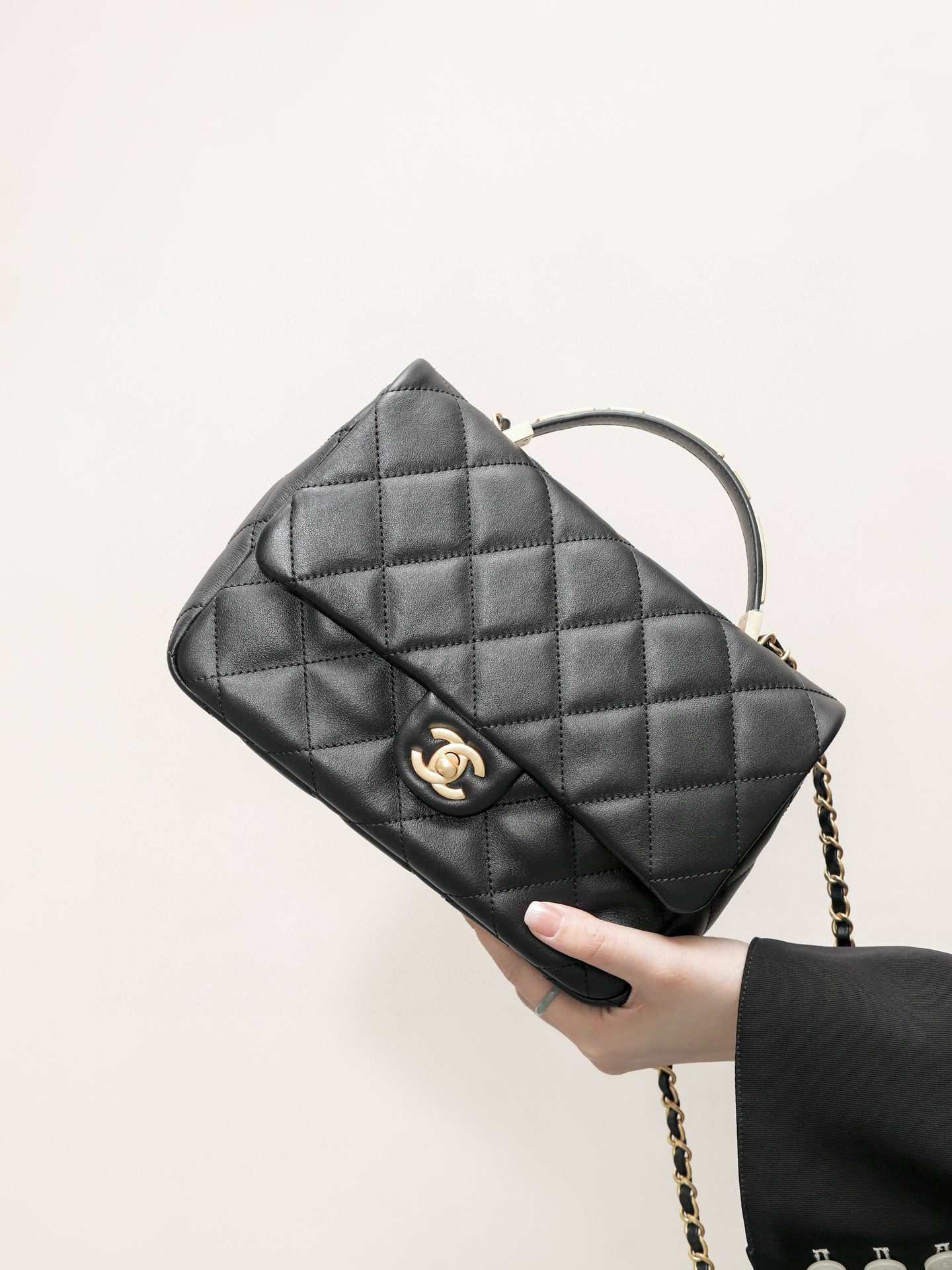 Chanel 24p Cambon Handle view 1