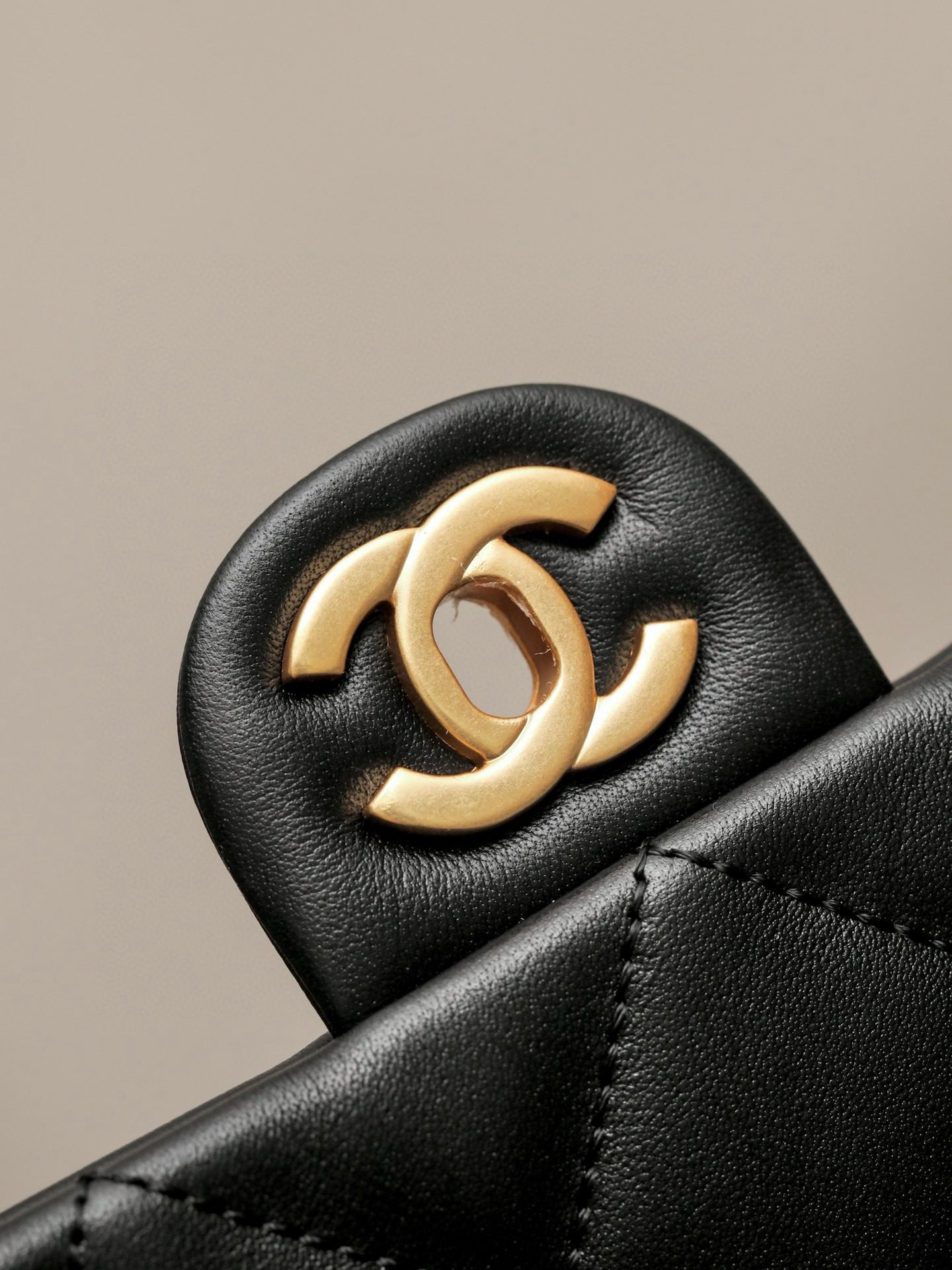Chanel 24p Cambon Handle view 3