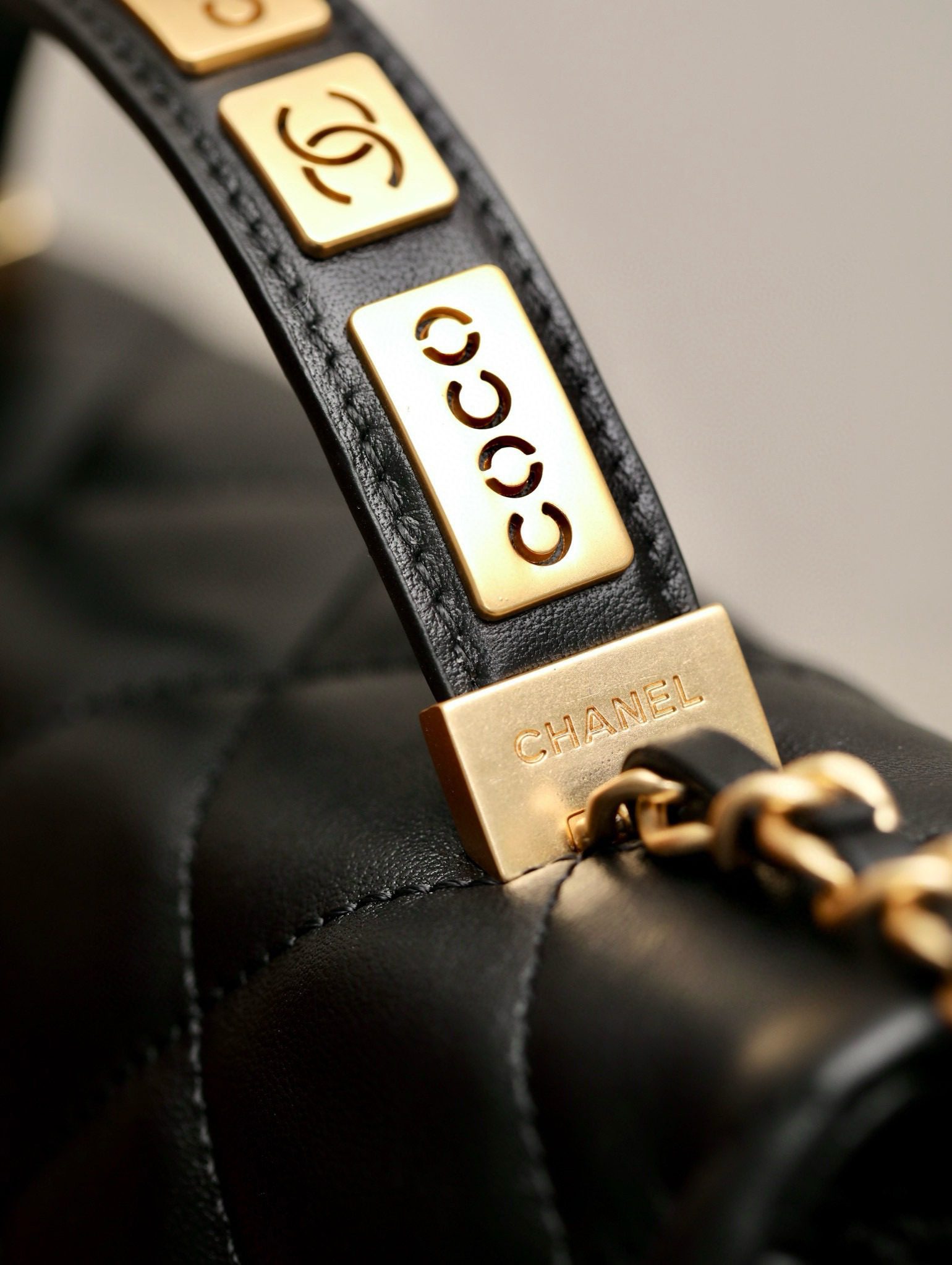 Chanel 24p Cambon Handle view 4