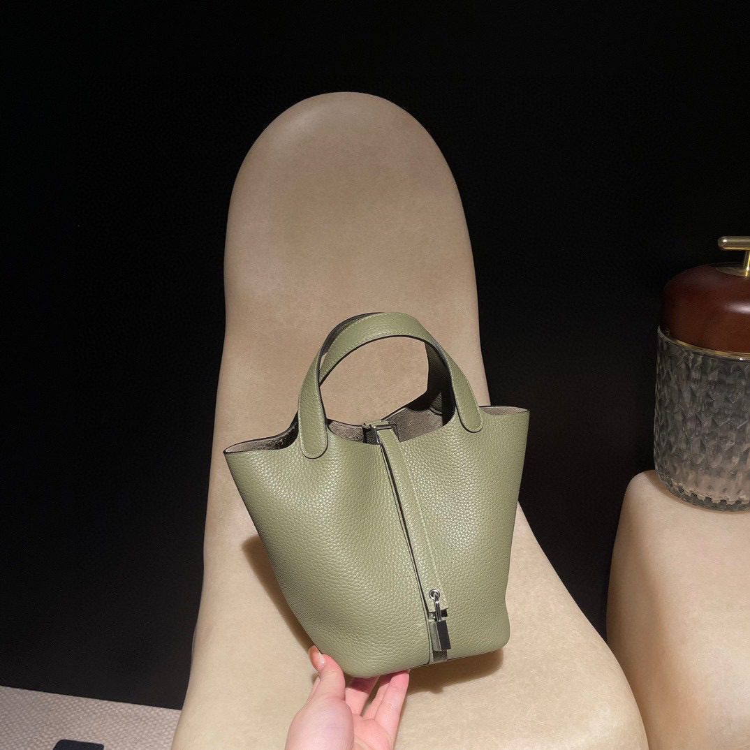 Hermès Picotin Lock 18 Clemence Q1colour view 2