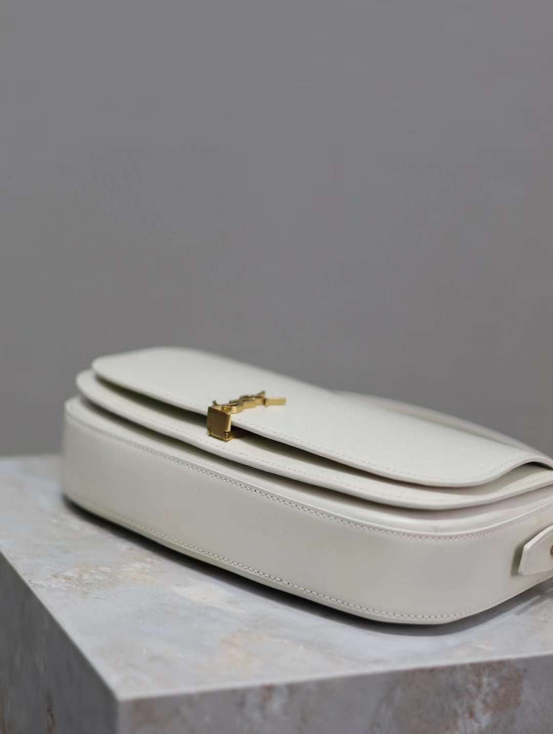 Saint Laurent VOLTAIRE handbag view 4
