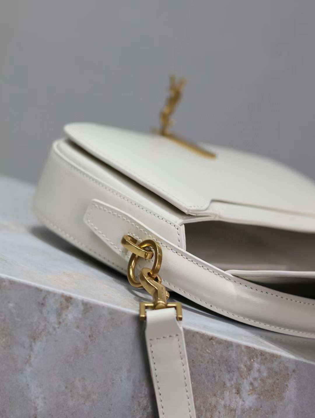 Saint Laurent VOLTAIRE handbag view 6