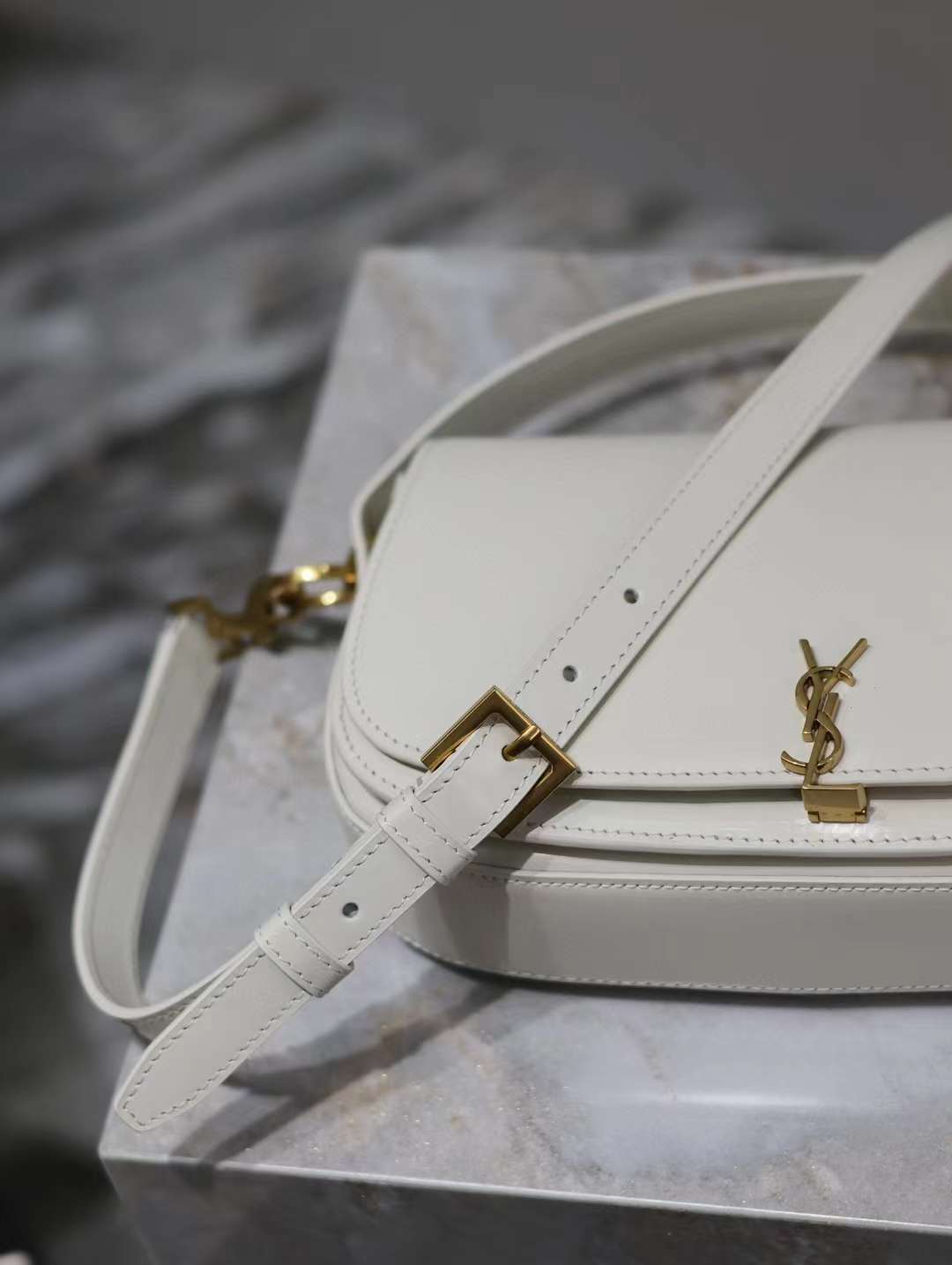 Saint Laurent VOLTAIRE handbag view 8