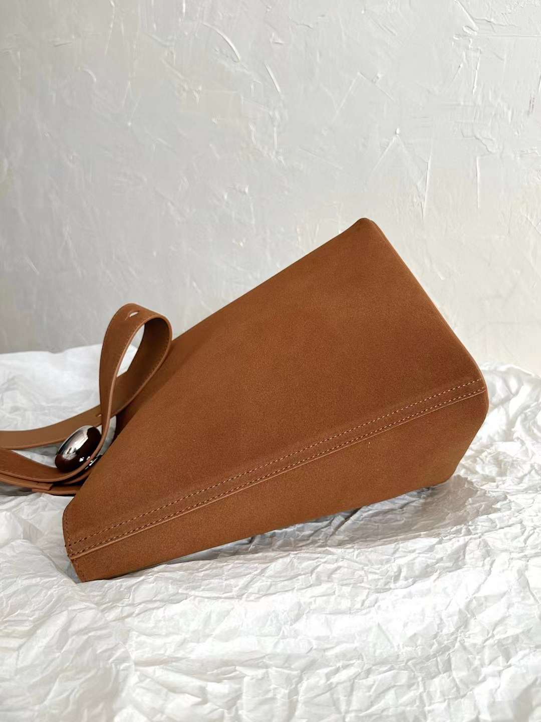 Loewe PEBBLE bucket bag view 2
