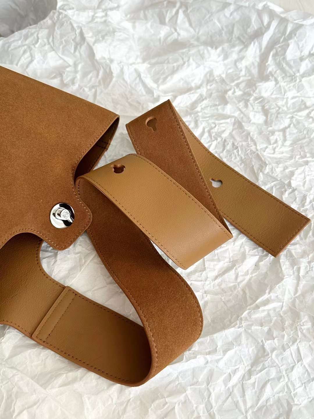 Loewe PEBBLE bucket bag view 6