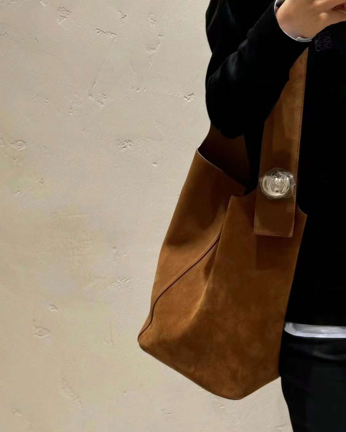 Loewe PEBBLE bucket bag view 7