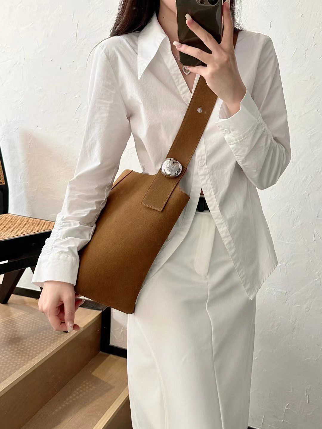 Loewe PEBBLE bucket bag view 8