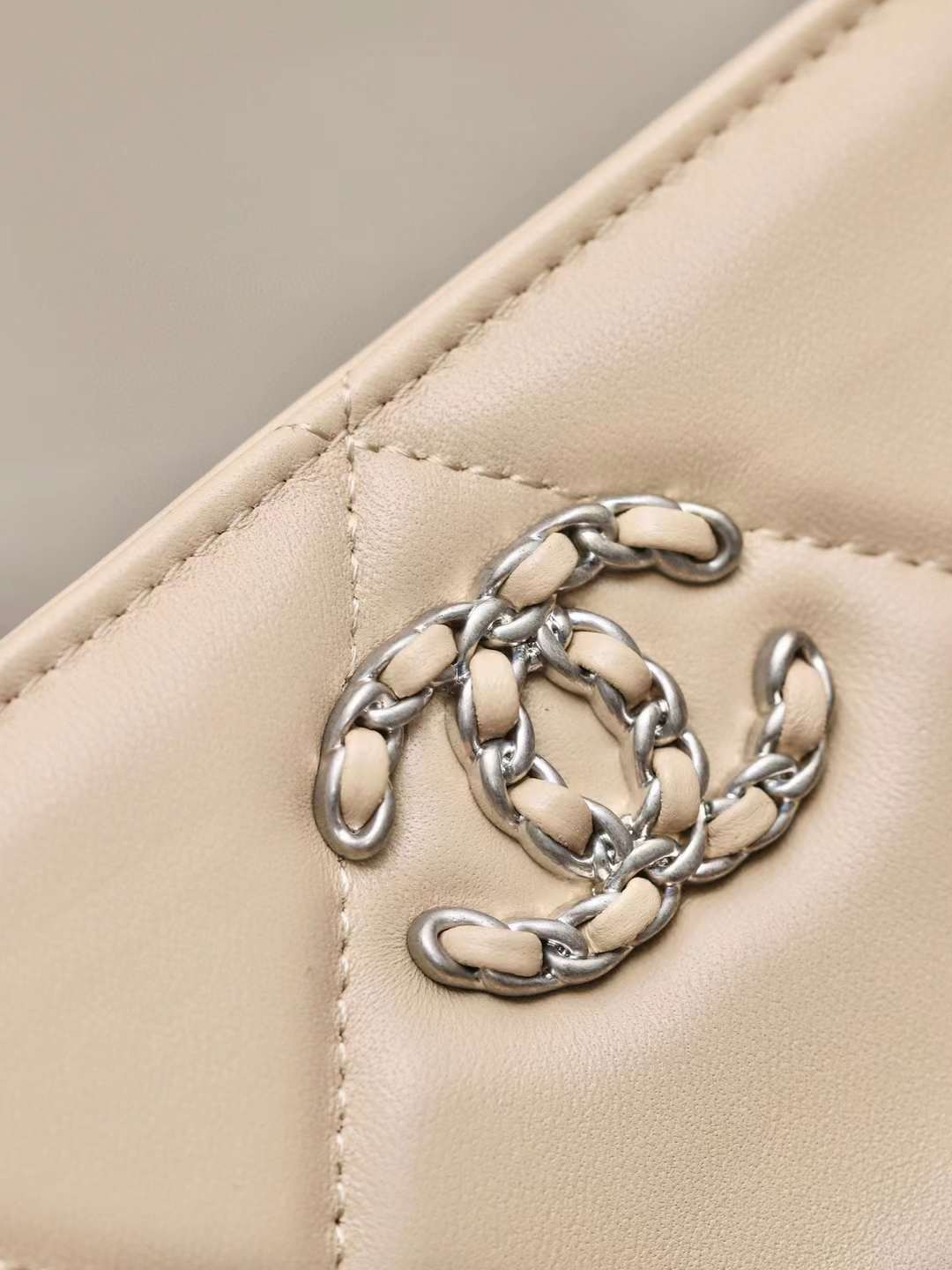 Chanel classics 19 woc view 4