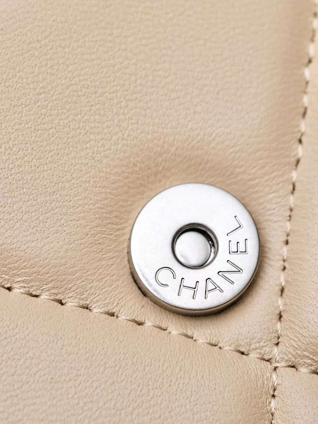 Chanel classics 19 woc view 5