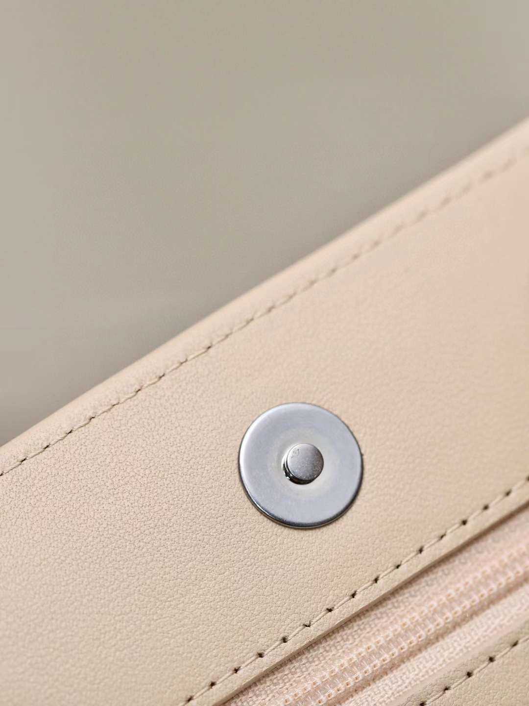 Chanel classics 19 woc view 7