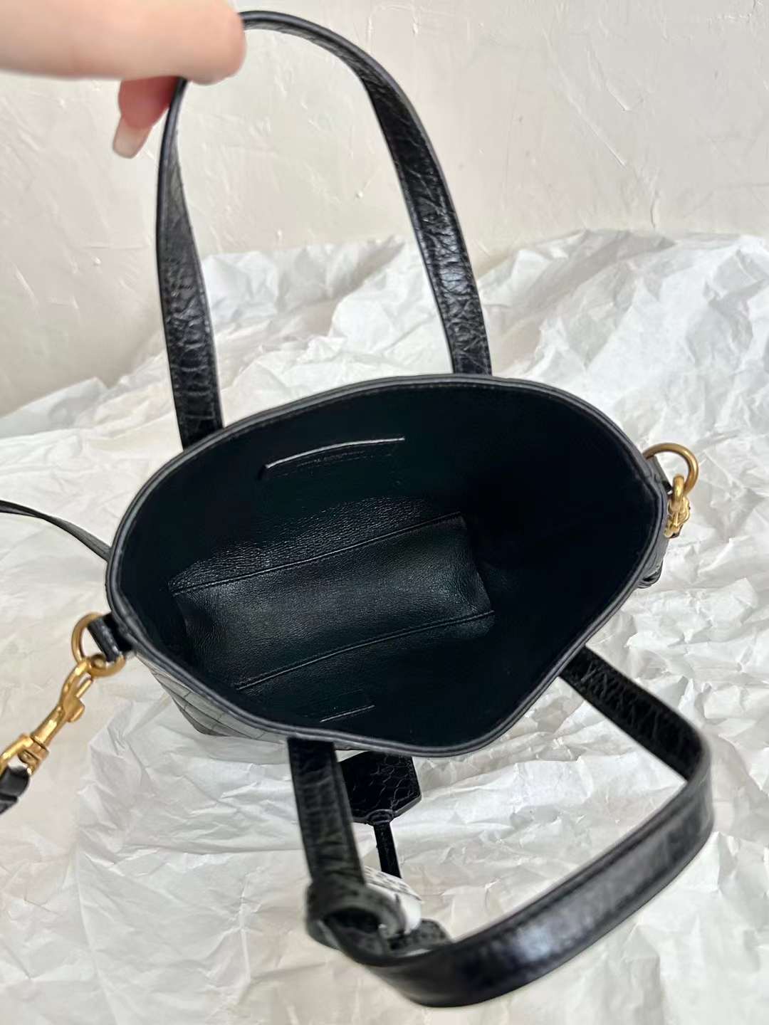 Saint Laurent mini Crocodile print tote bag view 4