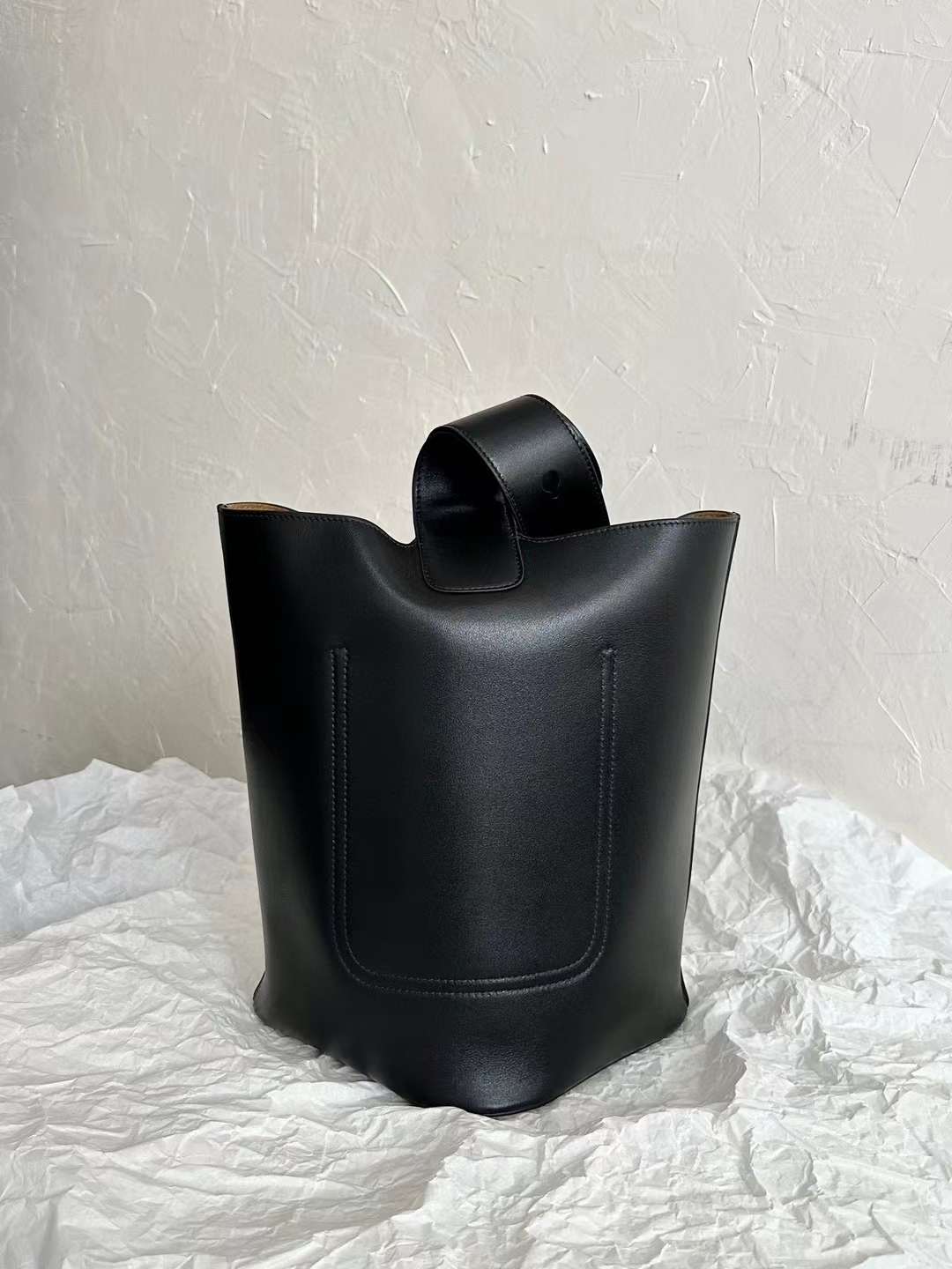 Loewe pebble Bucket bag view 2