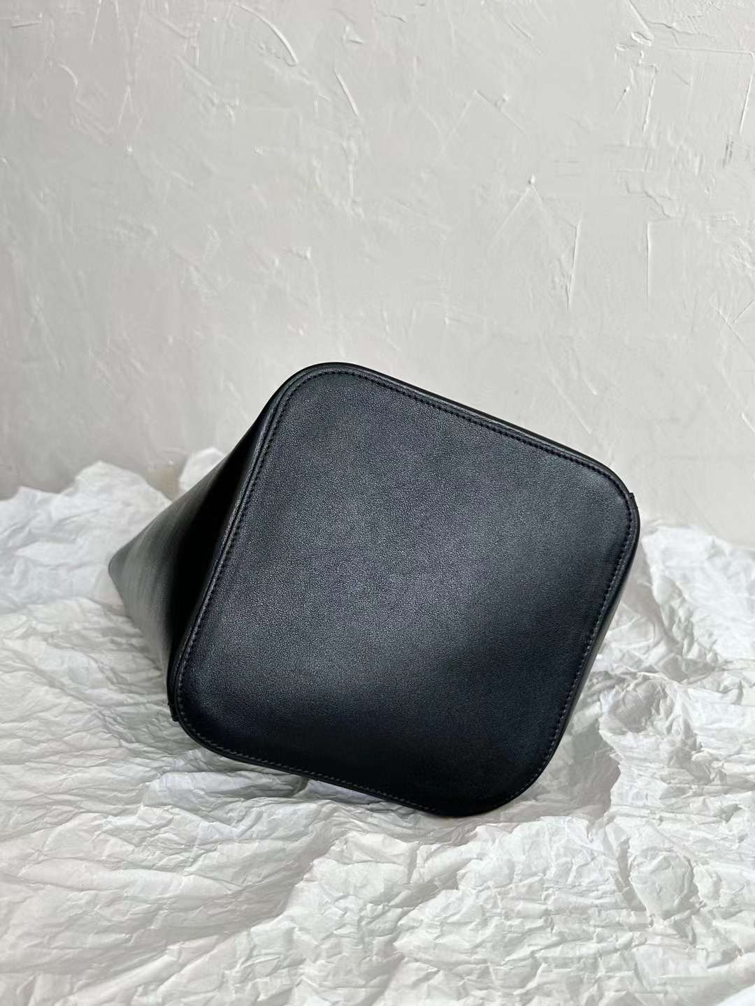 Loewe pebble Bucket bag view 3