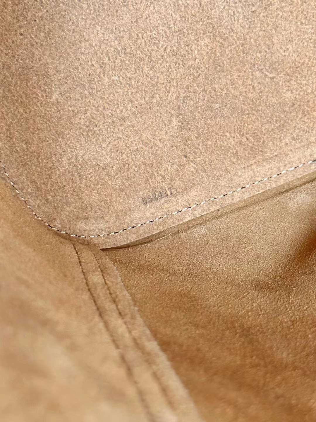 Loewe pebble Bucket bag view 6
