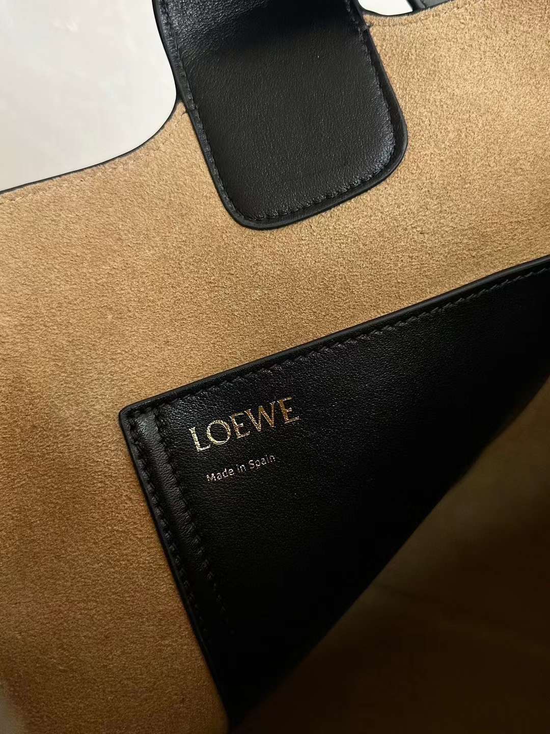 Loewe pebble Bucket bag view 7