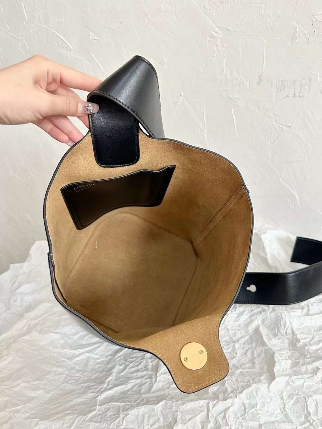 Loewe pebble Bucket bag view 8