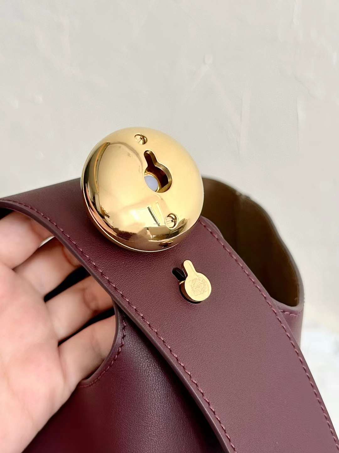 Loewe pebble Bucket bag view 3