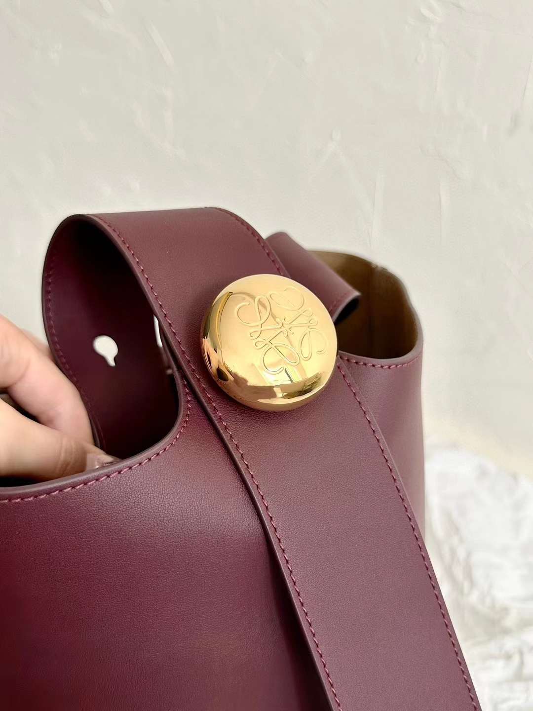 Loewe pebble Bucket bag view 4