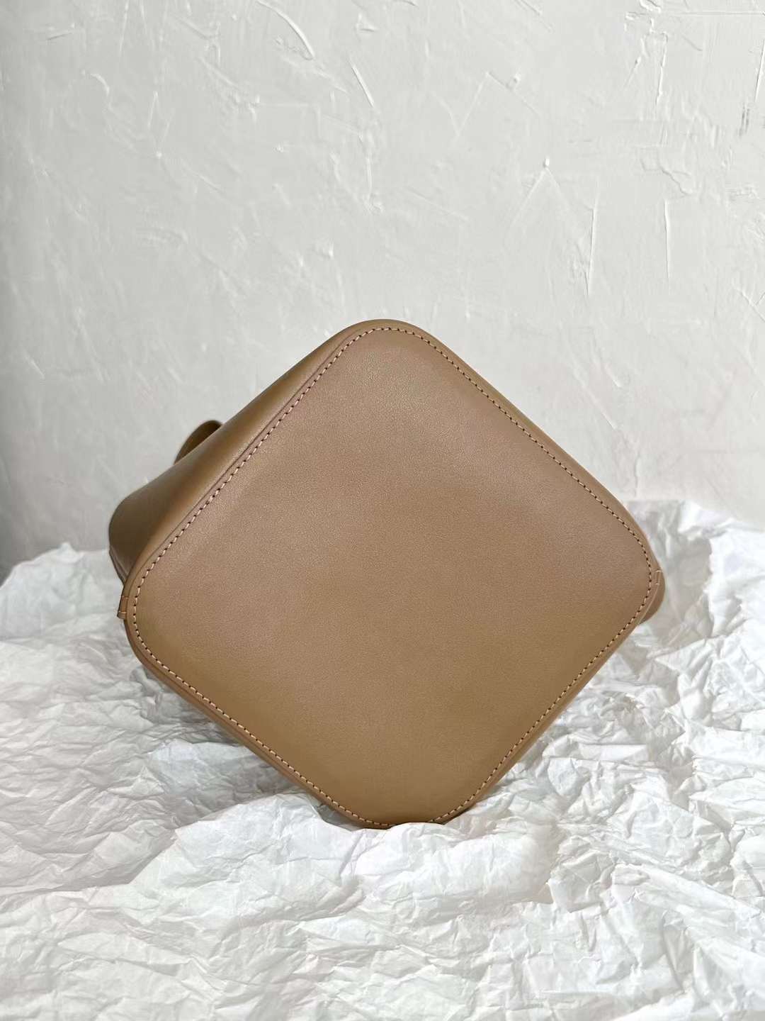 Loewe pebble Bucket bag view 3