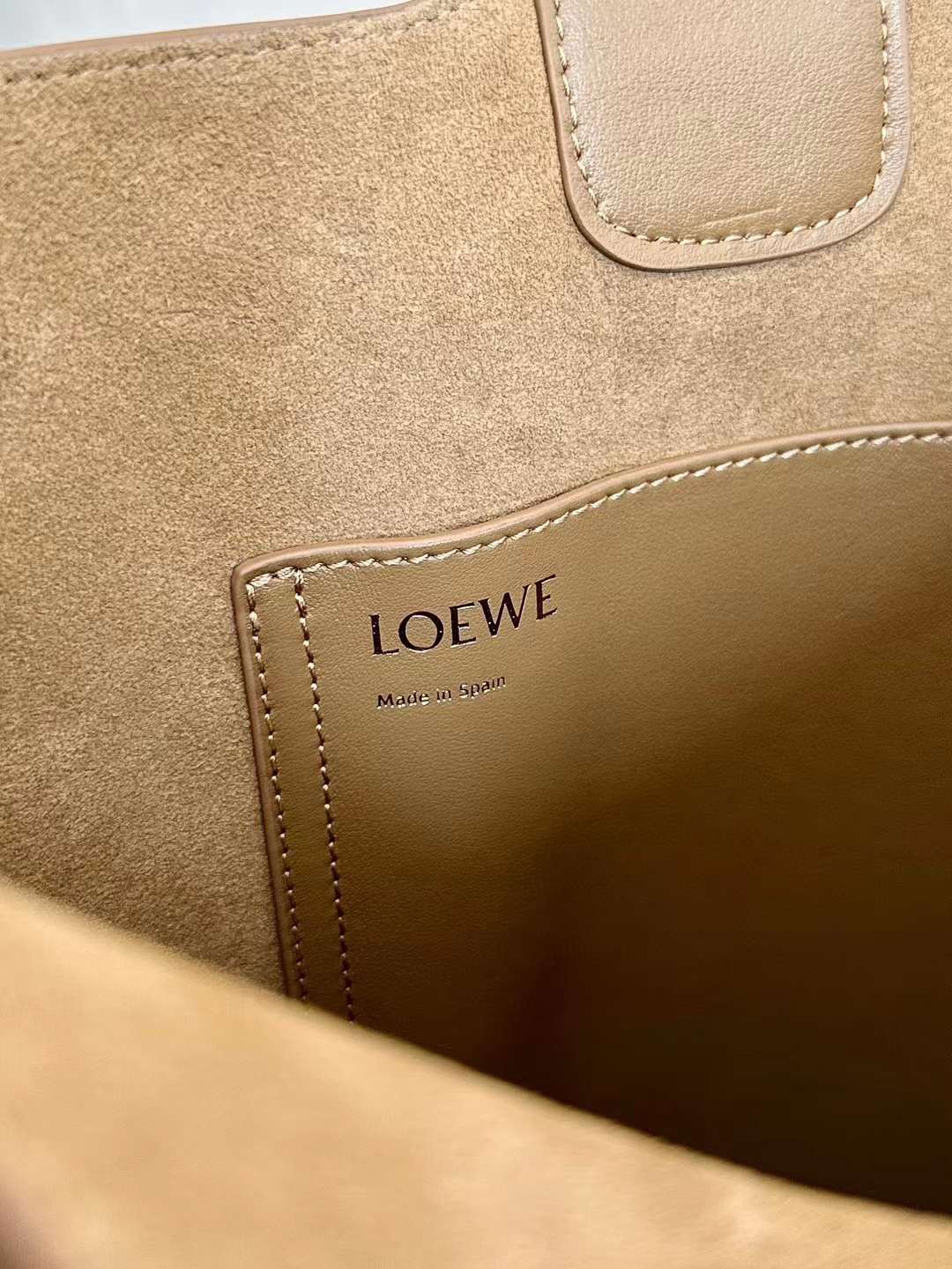 Loewe pebble Bucket bag view 4