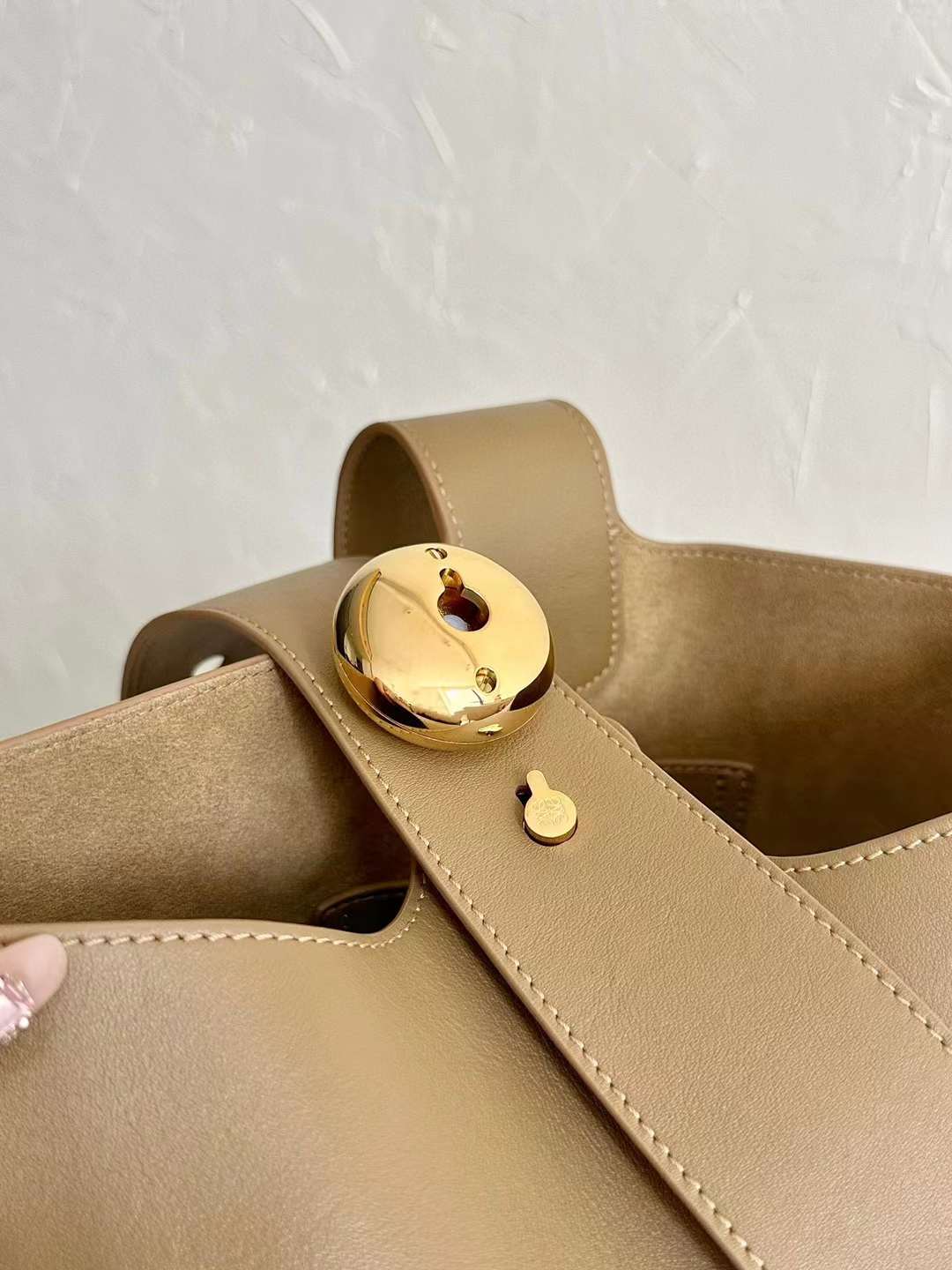 Loewe pebble Bucket bag view 5