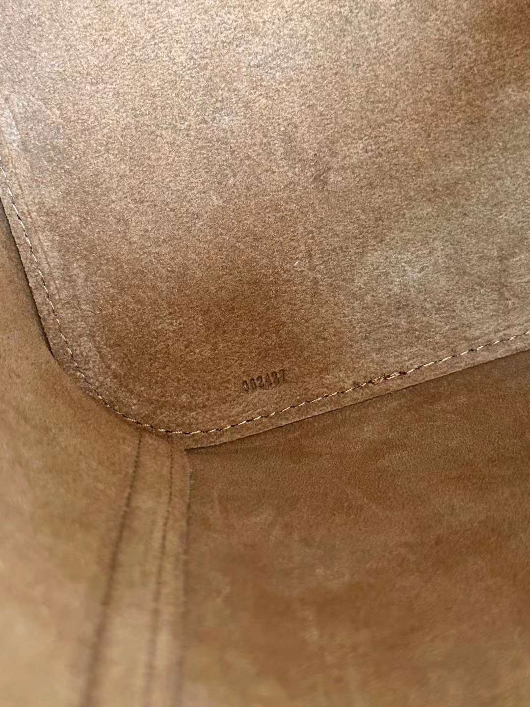 Loewe pebble Bucket bag view 7