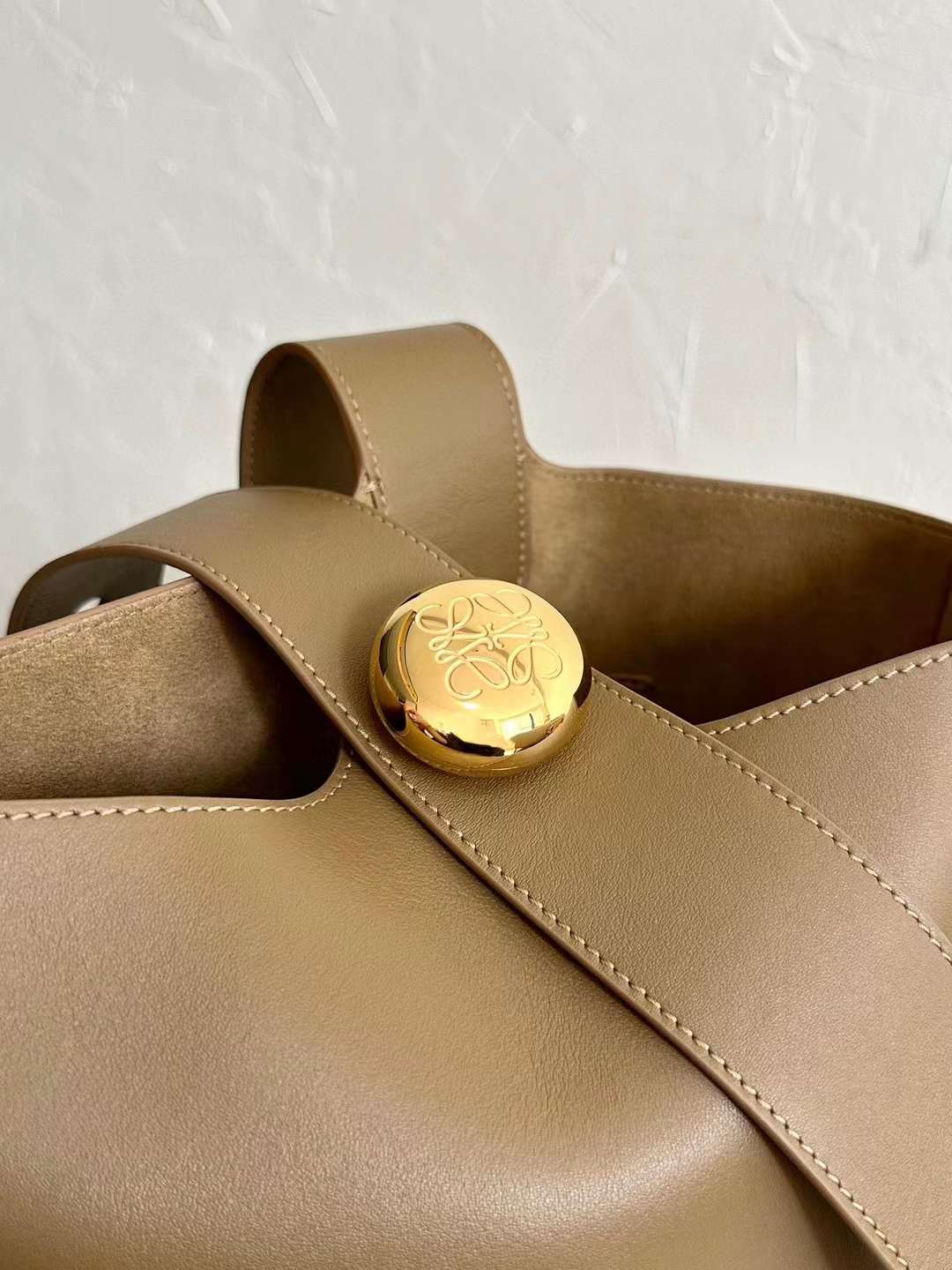 Loewe pebble Bucket bag view 8