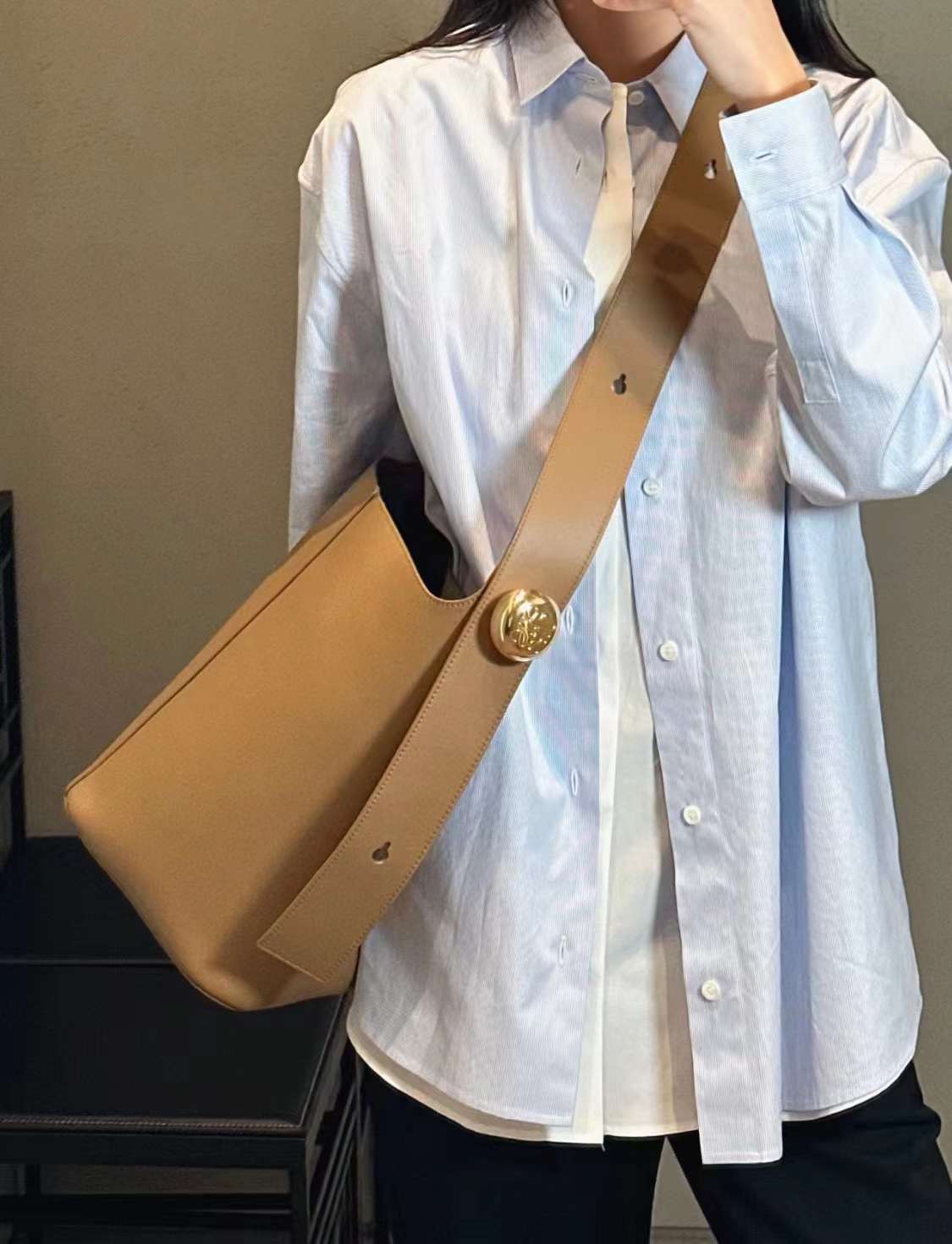 Loewe pebble Bucket bag view 9