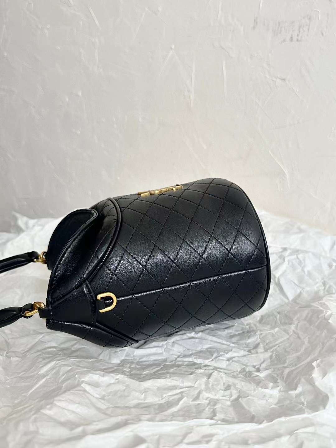 Saint Laurent gaby Bucket bag view 3