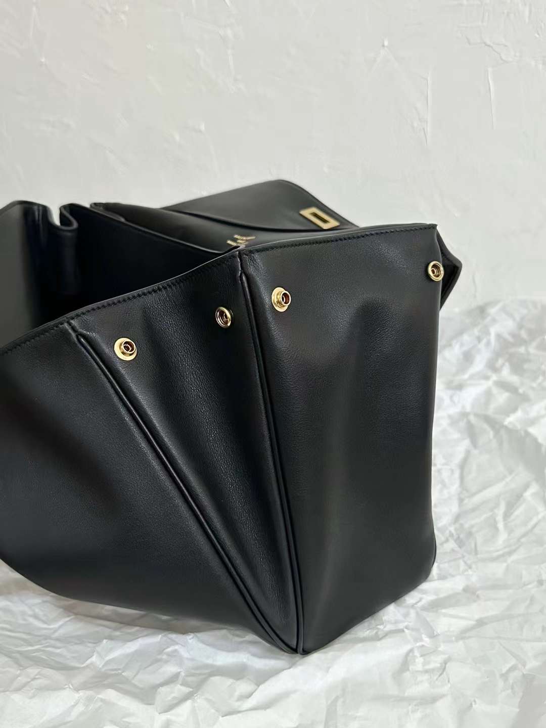 Balenciaga rodeo bag view 6