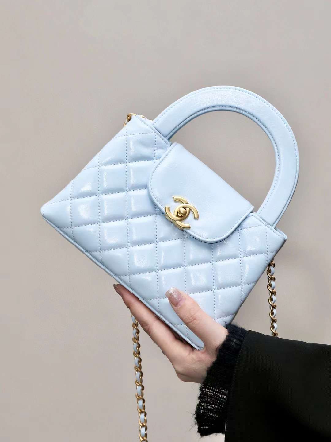 Chanel 24S vintage kelly bag view 1