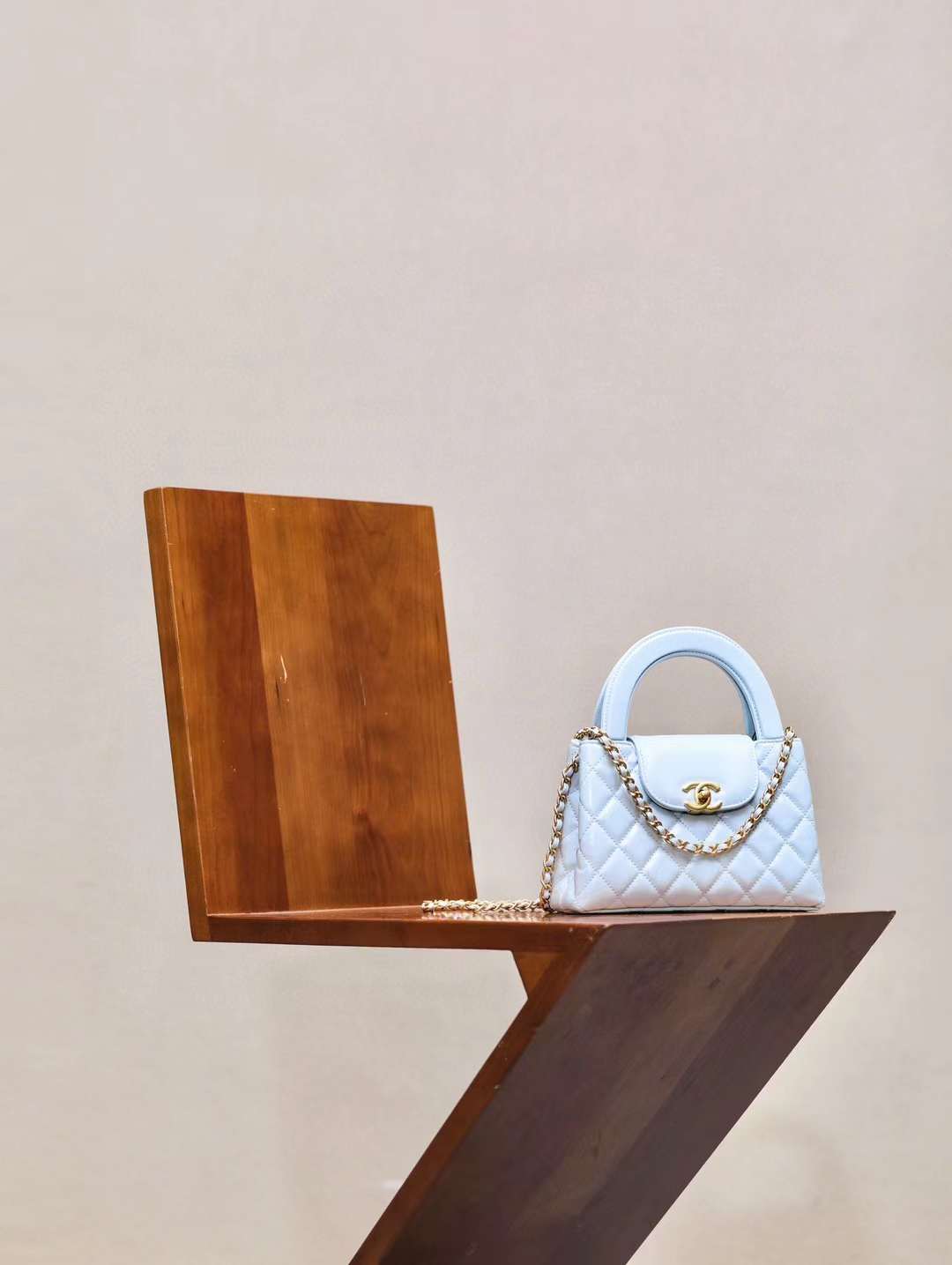 Chanel 24S vintage kelly bag view 2