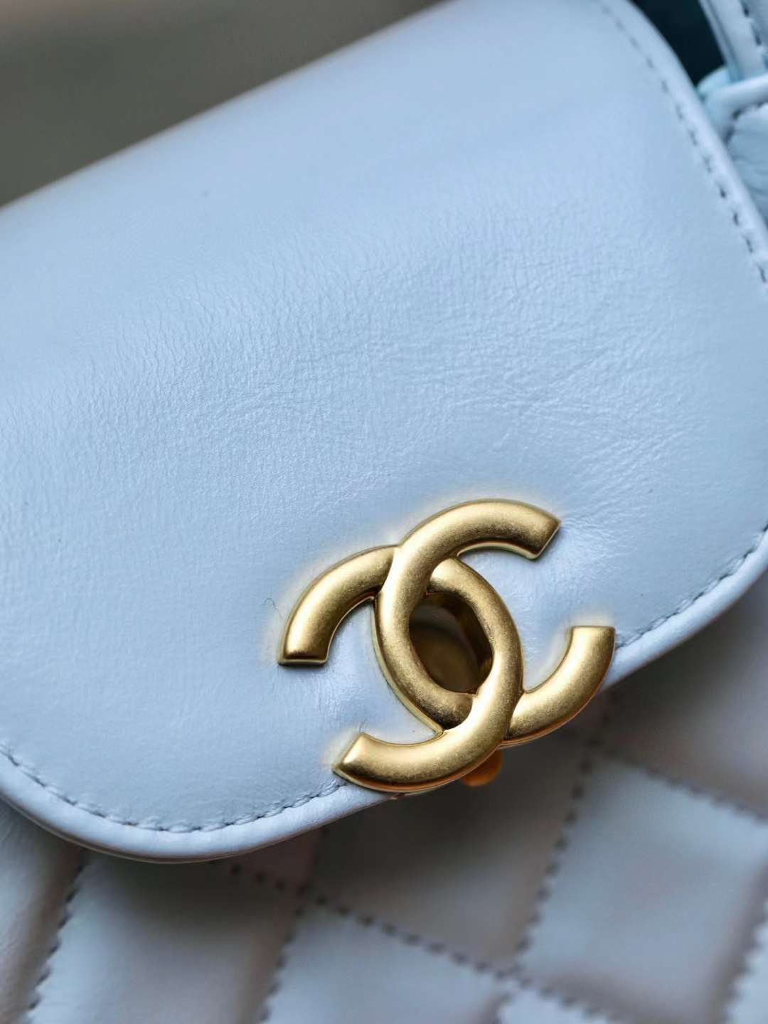 Chanel 24S vintage kelly bag view 8