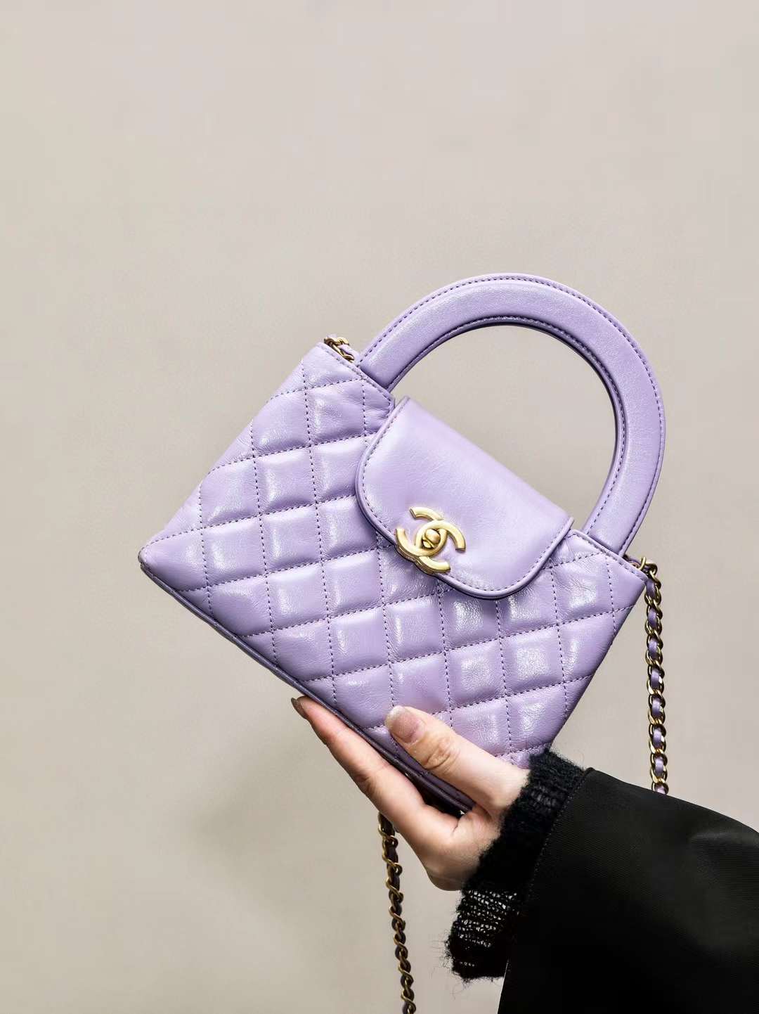 Chanel 24S vintage kelly bag view 1